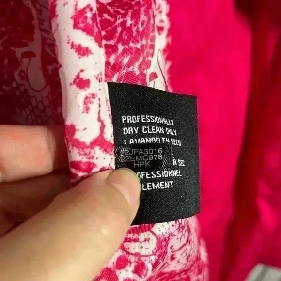 Guess trench coat. bright pink. Button up and tie waist. Size Medium. GUC! - Picture 10 of 15